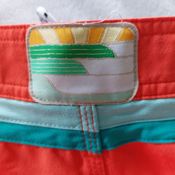 Set of Boy's Greenline Board Shorts and Crewcuts Short Sleeve Rashguard, size 4 - Picture 5 of 16